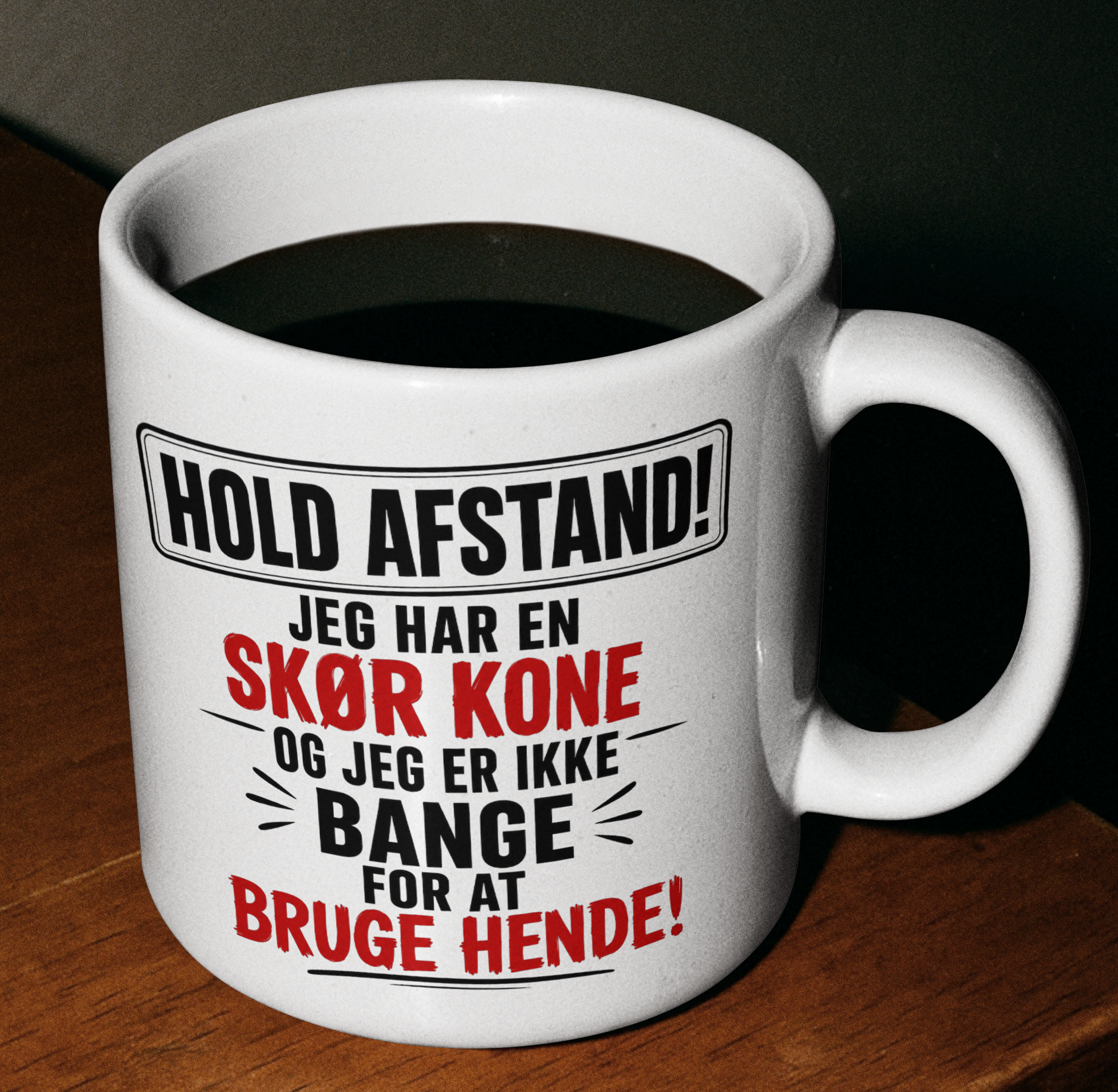 HOLD AFSTAND! – Krus med humor
